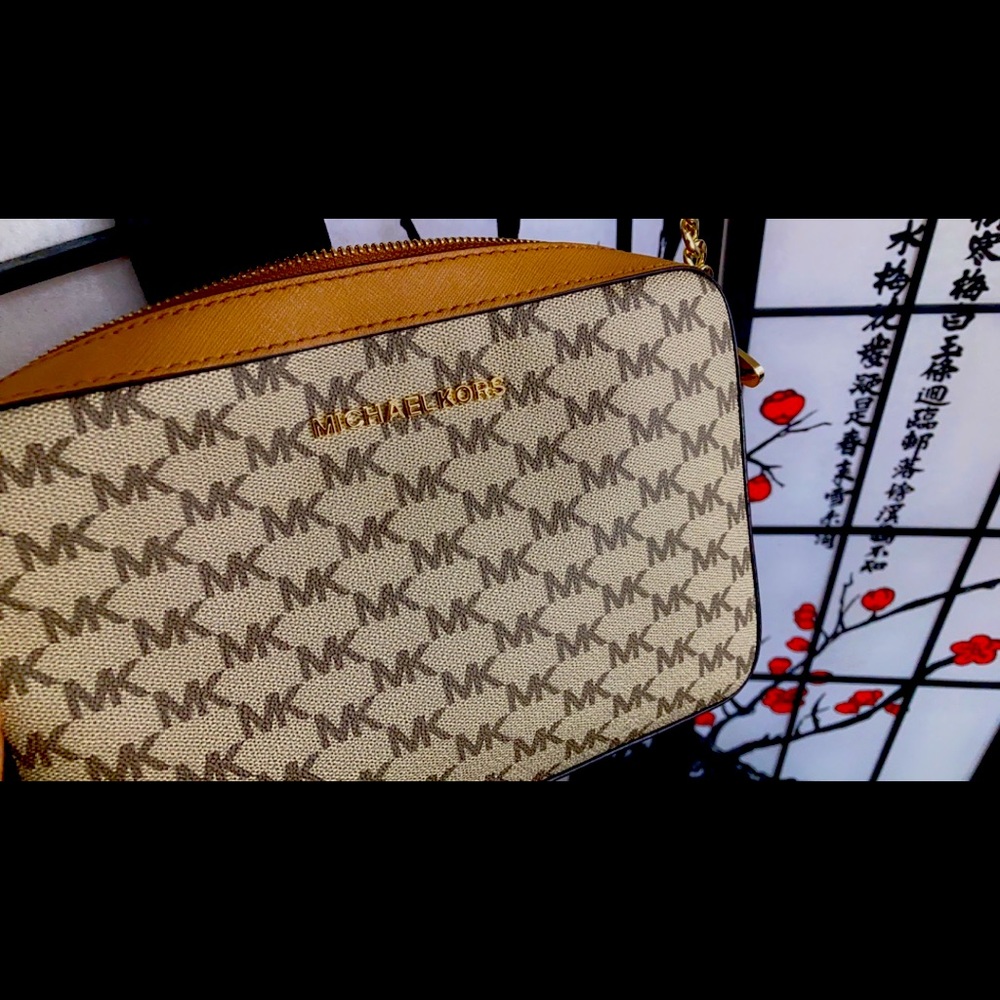 Beautiful MK bag with multiple small pockets inside.